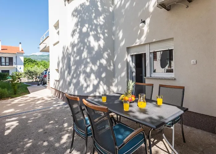 Apartments Omorfia